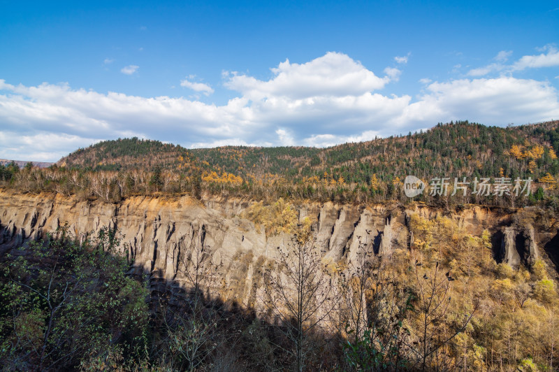 长白山景区大峡谷的秋色