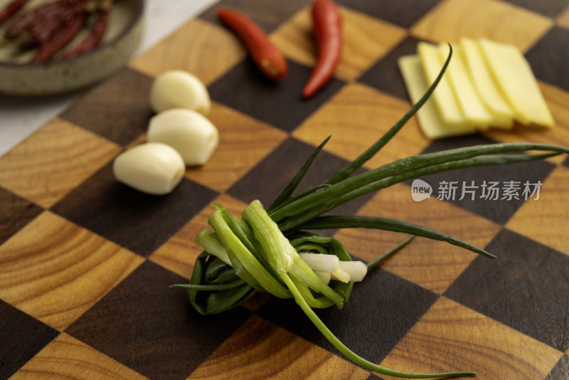 小葱姜片小米辣大蒜辣椒烹饪调味佐料特写