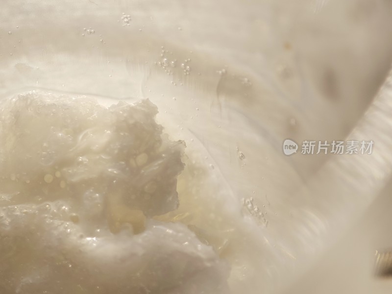 白色细腻的雪状物体特写