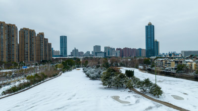 武汉东西湖区高尔夫球场下雪雪景