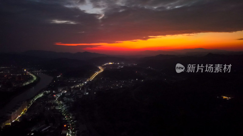 大山夕阳晚霞航拍图