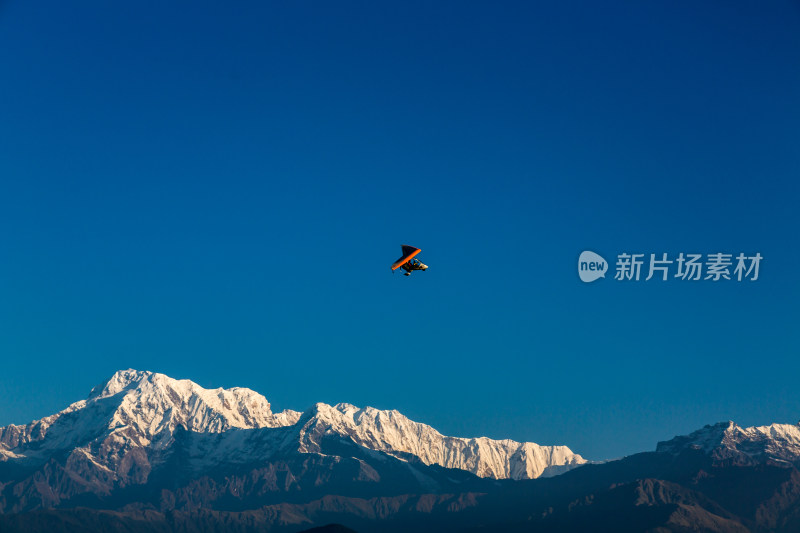 尼泊尔博卡拉雪山日出