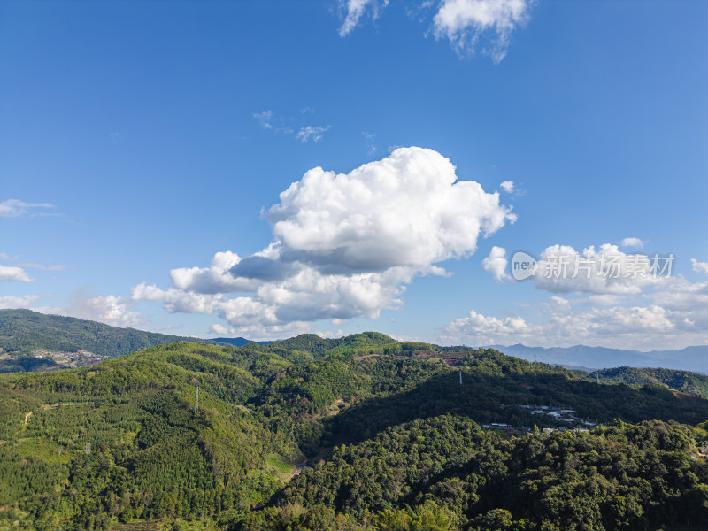 航拍蓝天白云下的景迈山山脉自然风光