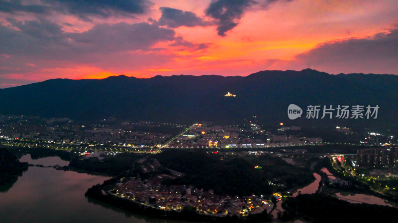 广东肇庆城市夜幕降临夜景航拍图