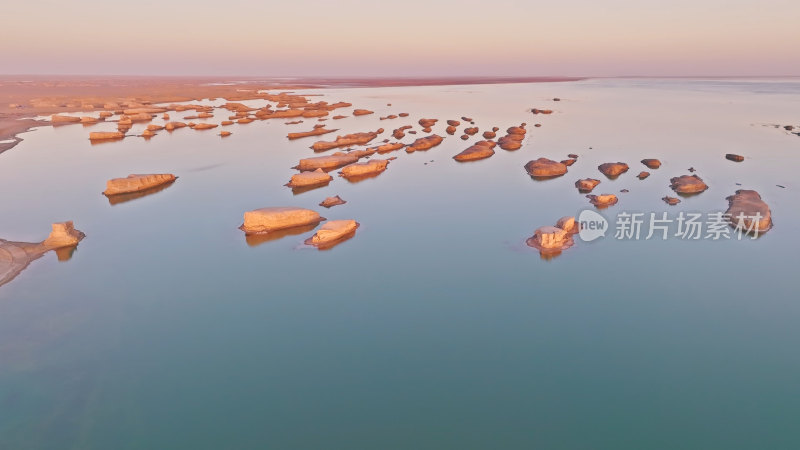 青海水上雅丹地貌航拍