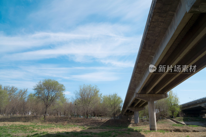 北京温榆河河道上的高架桥