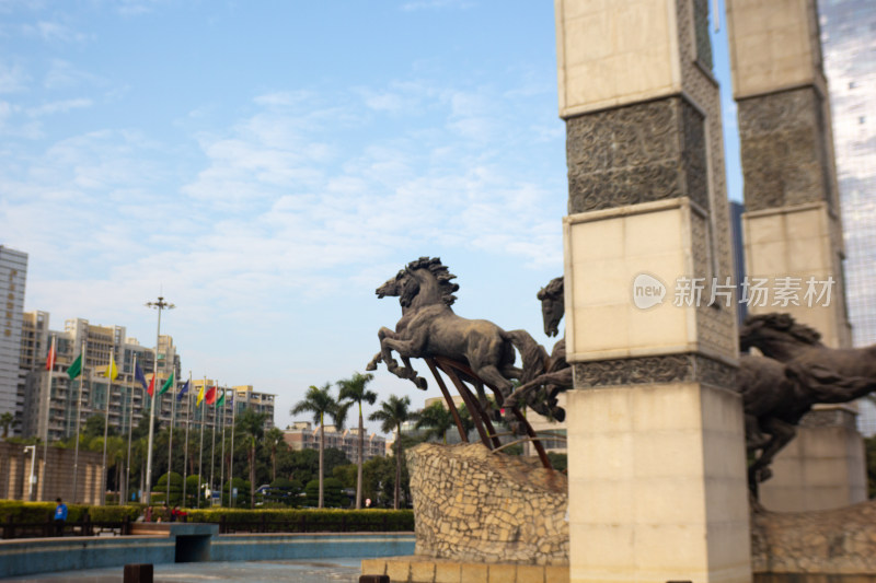 深圳龙华文化广场奔跑骏马雕塑特写