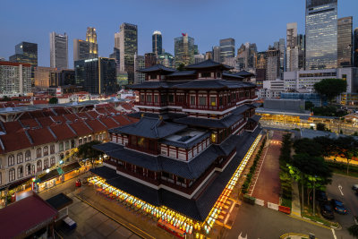 新加坡滨海湾花园城市佛牙寺与摩天大楼