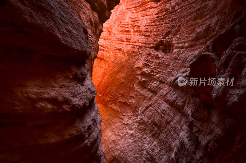 新疆阿克苏库车克孜利亚大峡谷景区山谷景观