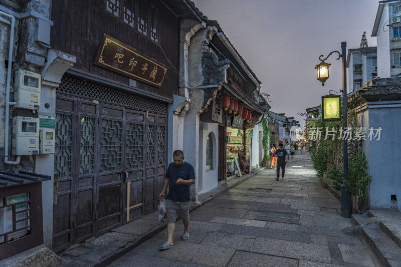 绍兴仓桥直街江南水乡夜景