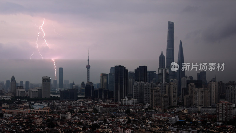 上海城市天际线闪电景观