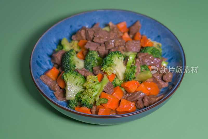 美食烹饪西兰花胡萝卜牛肉粒黑椒牛肉