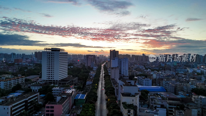 玉林城市清晨日出彩霞航拍图