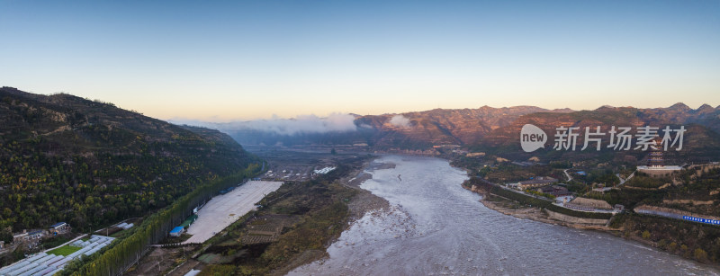 山西陕西交界黄河黄土高原云海风光