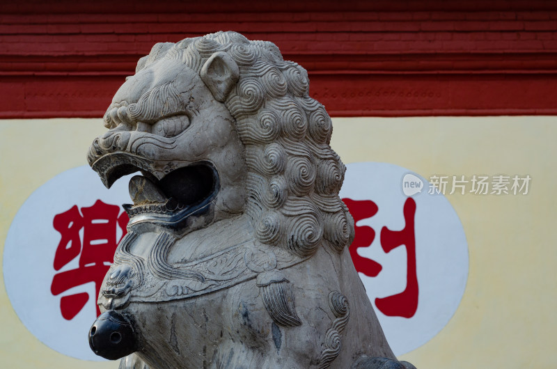 中国河南省洛阳市白马寺山门的石狮子