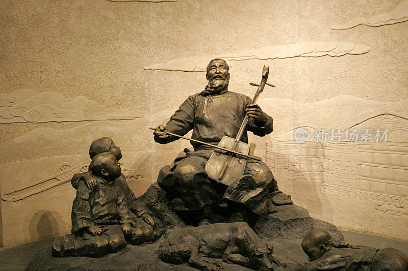 内蒙古博物院：牧民拉马头琴雕塑