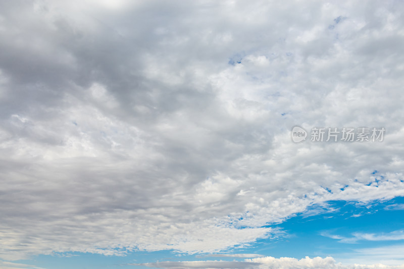 天空白色云层