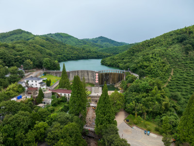 夏季白天航拍常州溧阳天目山平桥石坝风光