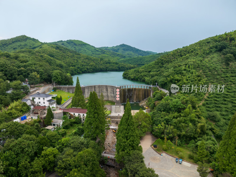 夏季白天航拍常州溧阳天目山平桥石坝风光