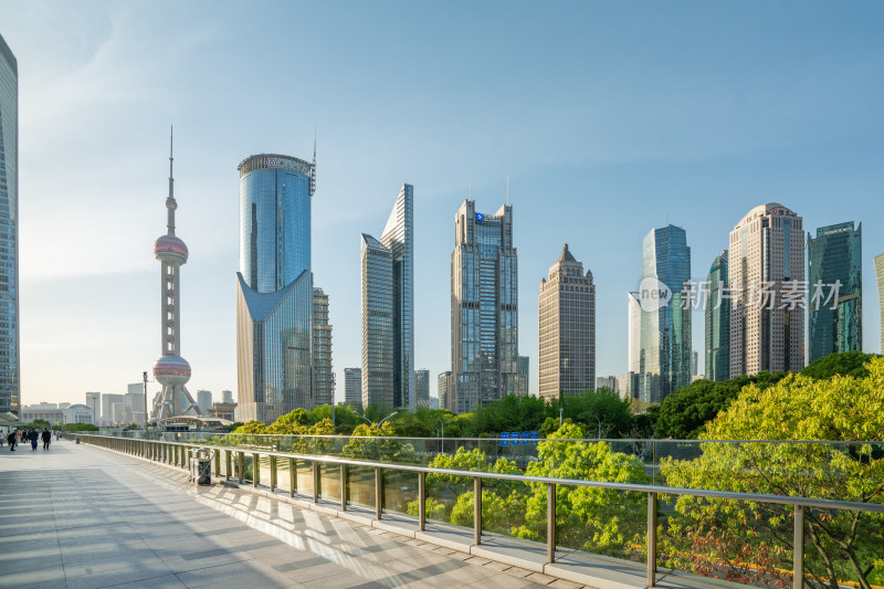 上海陆家嘴金融城现代城市摩天大楼东方明珠