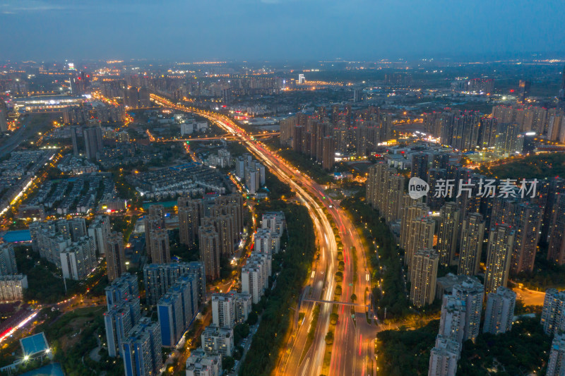 城市三环路交通车流夜景