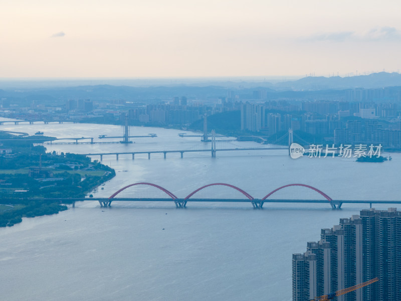 长沙湘江两岸的高楼大厦全景