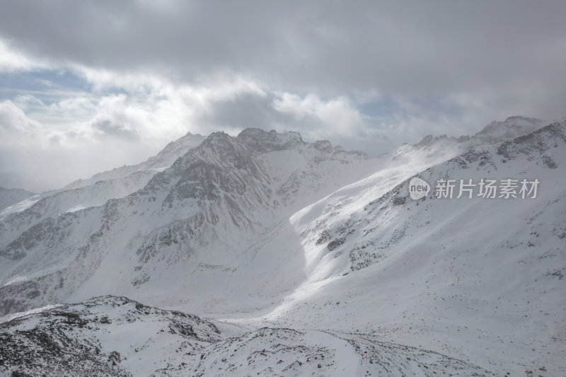 四川阿坝州达古冰川雪山盛景冰雪奇观航拍