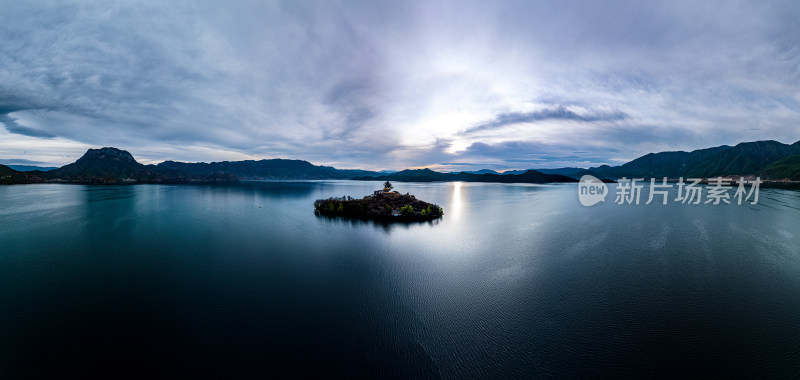 泸沽湖全景