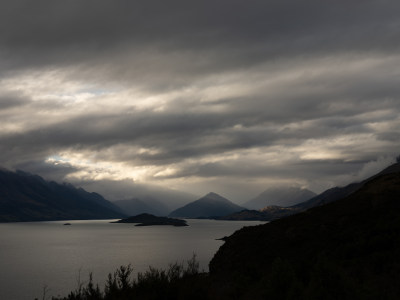 新西兰山顶远眺湖景 最高峰