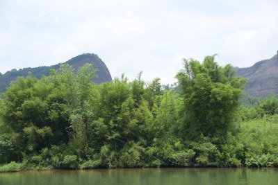 广东韶关：水上丹霞游船锦江沿岸风景