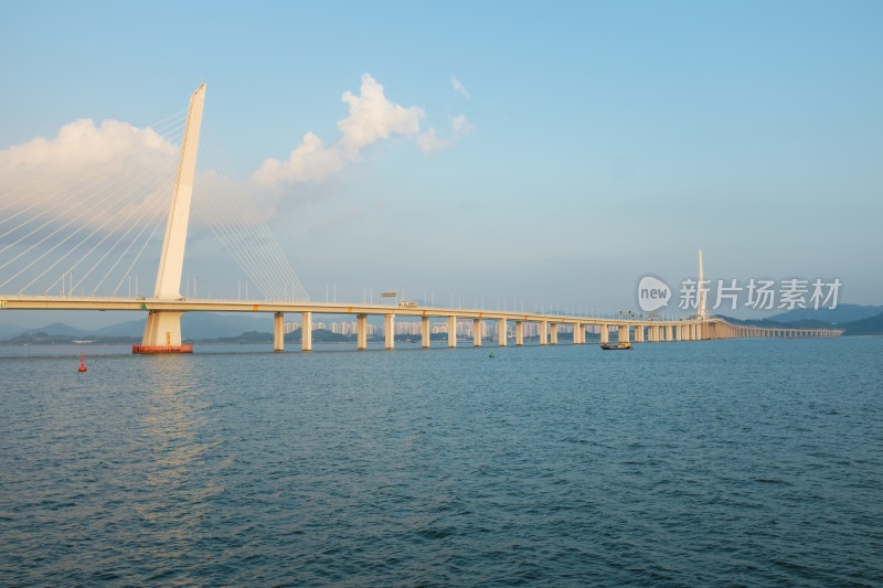 广东深圳湾大桥夕阳风光 跨海大桥