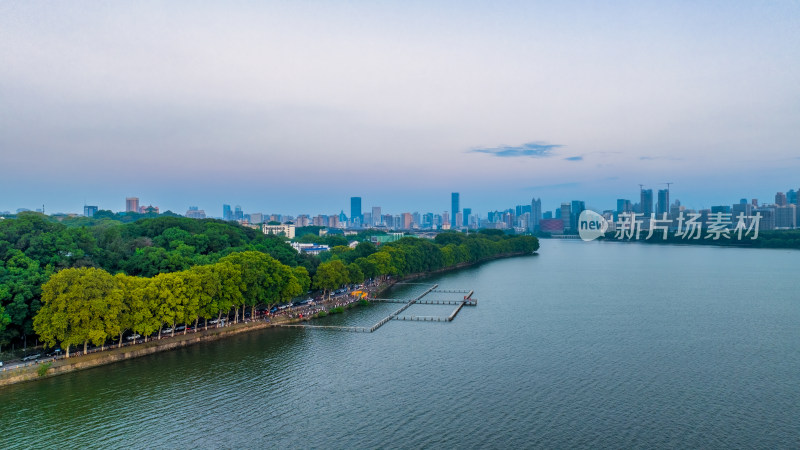 湖北武汉东湖凌波门早晨