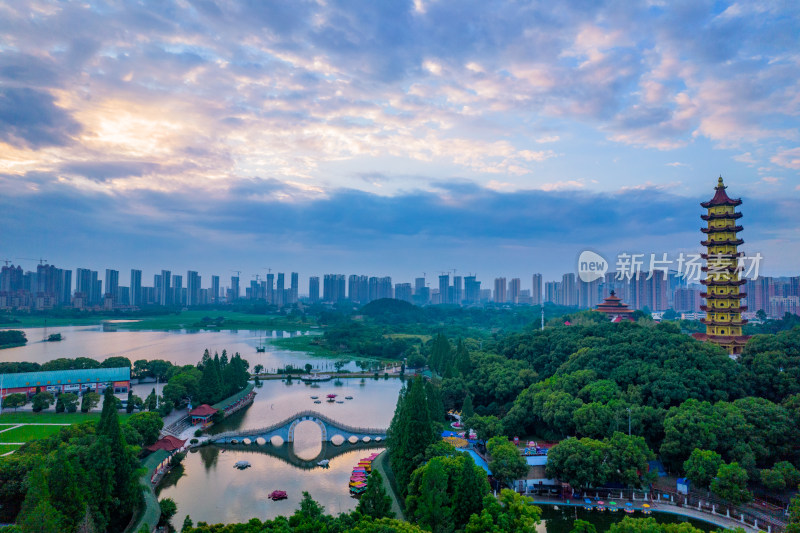 鄂州莲花山日出朝霞