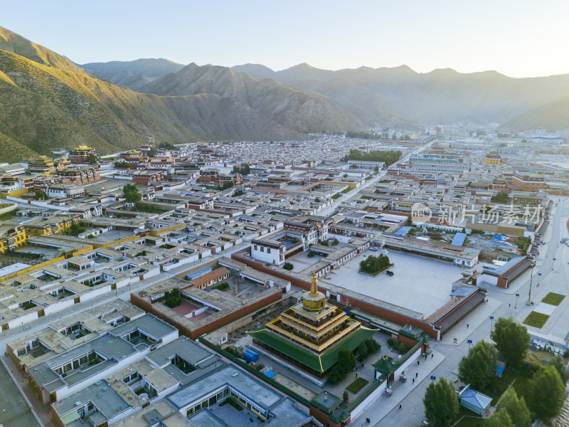 甘肃甘南州拉不楞寺镇景区贡唐宝塔航拍