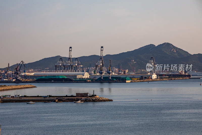 山东烟台山景区海滨风光码头建筑