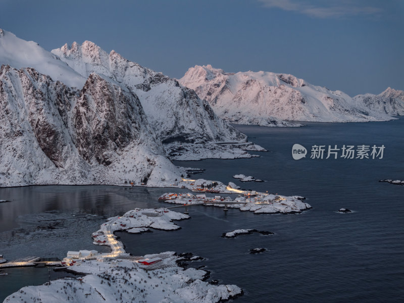 挪威罗弗敦群岛北极圈雷纳冬季雪景高空航拍