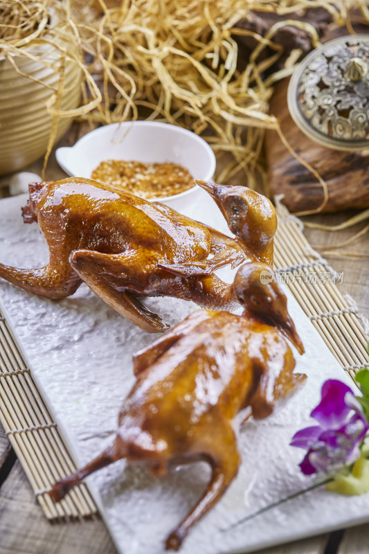 港式香酥脆皮乳鸽