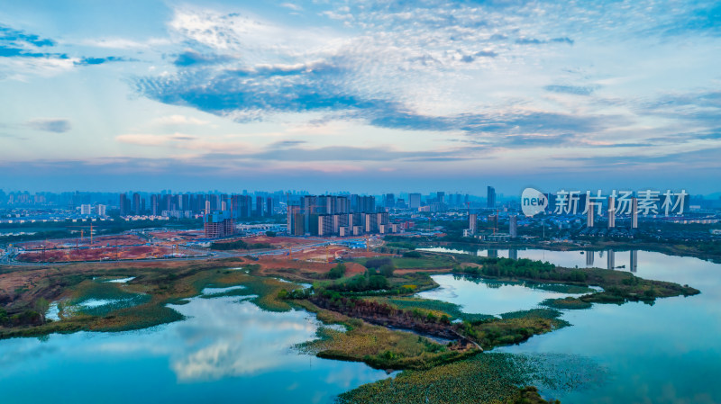 武汉后官湖中国城乡总部经济产业园建设工地