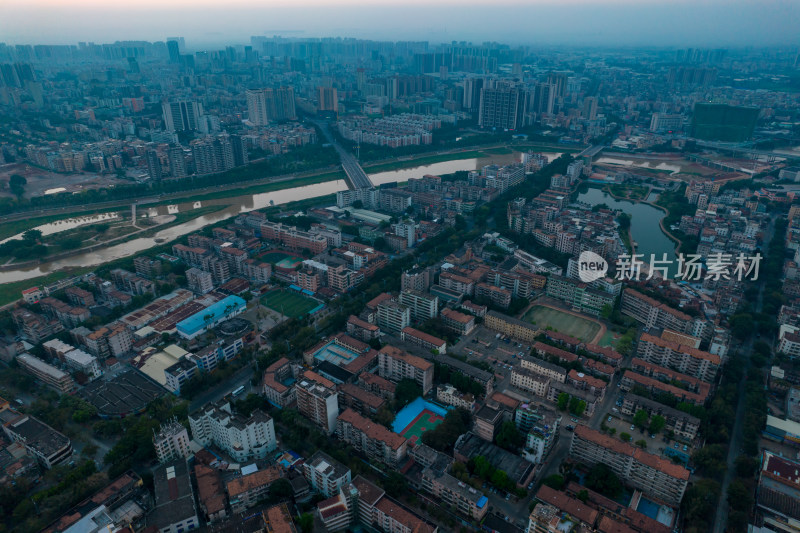 广东茂名城市清晨航拍摄影图