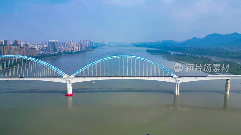 航拍湖北襄阳跨越长江高铁轨道大桥