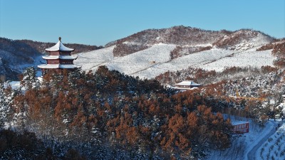 航拍威海市环翠区华夏景区冬季雪景