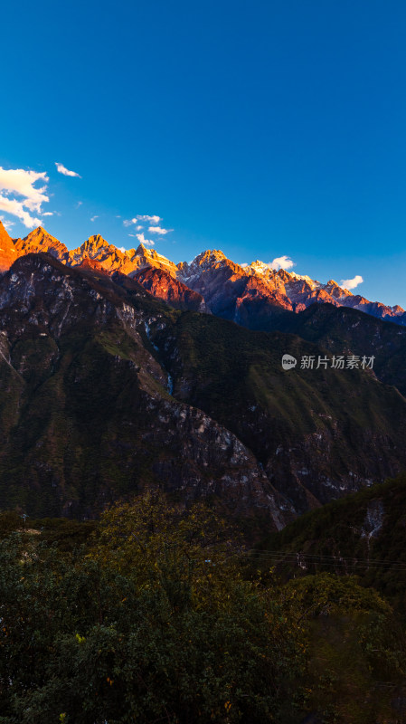 丽江虎跳峡高路徒步