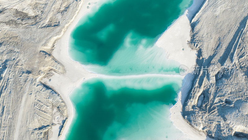 航拍青海海西大柴旦翡翠湖自然湖景风光