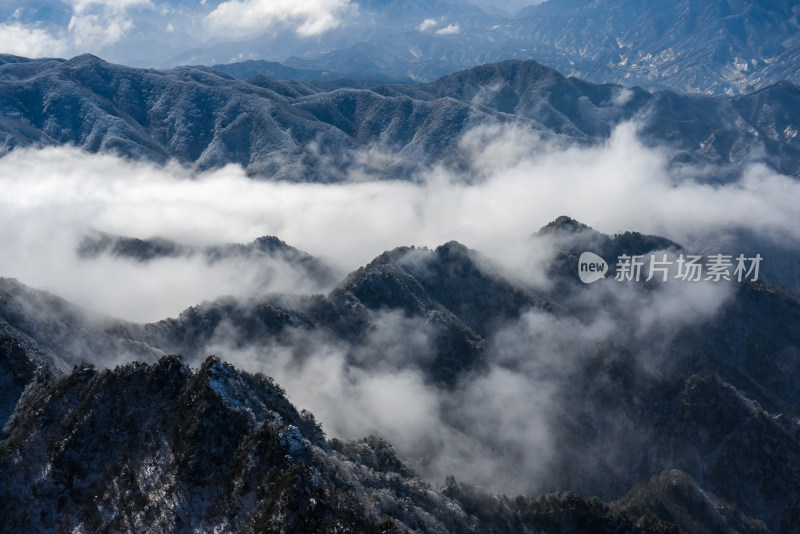 山脉大雪云海航拍辽阔高远壮观背景自然风景