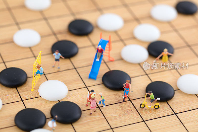 微缩创意围棋孩子欢快玩耍