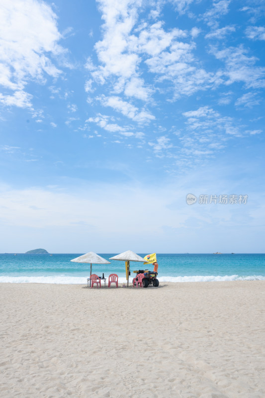 海南三亚亚龙湾碧海蓝天热带海洋风光