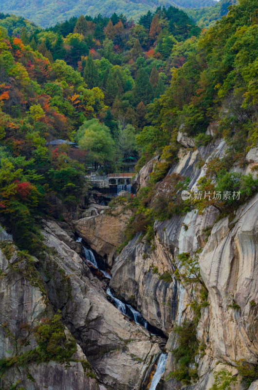 河南省洛阳白云山山谷秋天风景