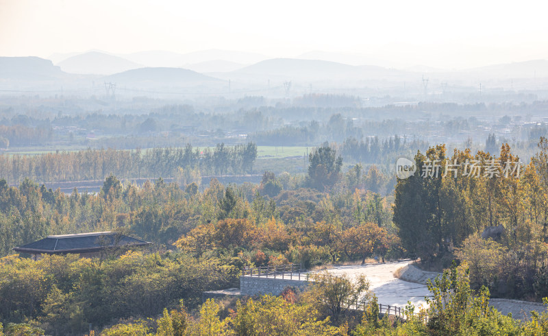 山东济宁邹城峄山风景区秋色风光自然景观