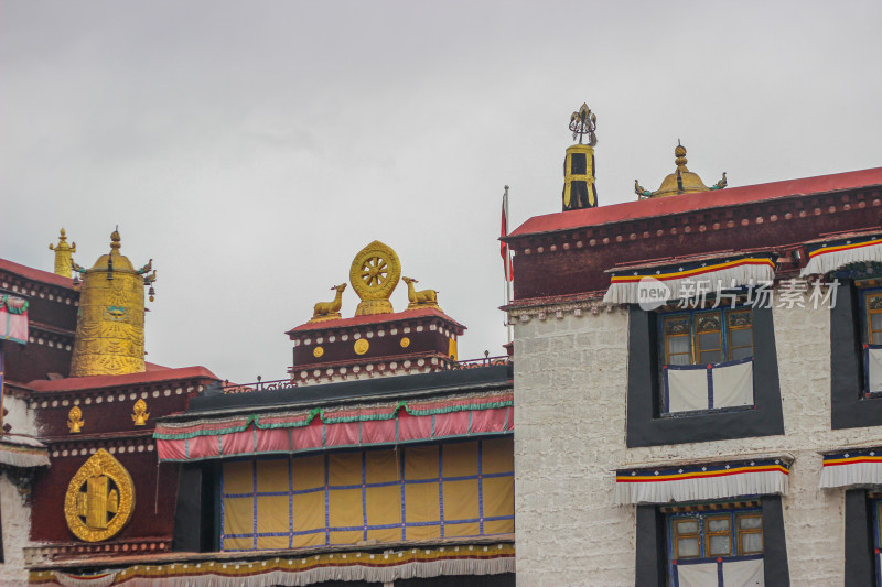 西藏拉萨布达拉宫与八廓街建筑