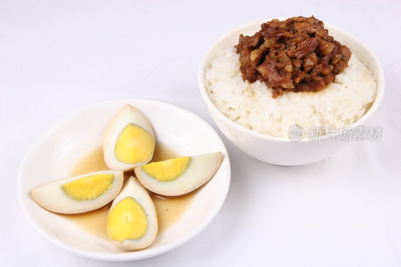 鸡蛋卤肉饭